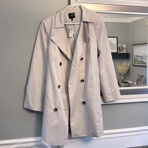 The Limited trench coat with belt. XL. Light pearly grey.
